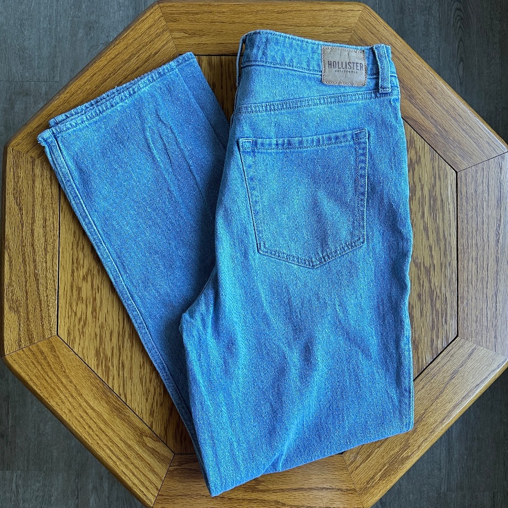 **HOLLISTER* Light Wash Ultra High-Rise 90's Straight Jeans Size 12